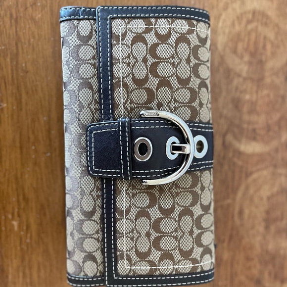 Coach - Picture 2 of 3